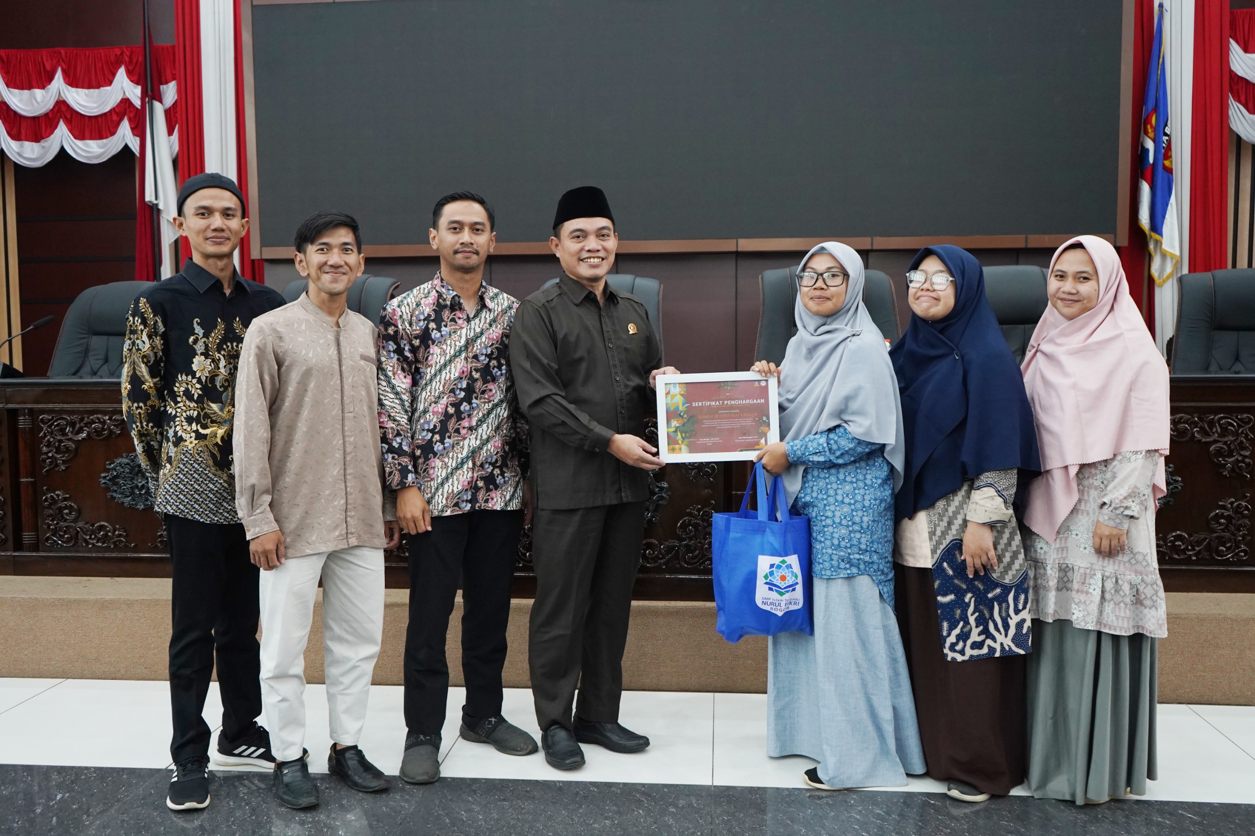 Belajar Sampaikan Aspirasi, Siswa SMPIT Nurul Fikri Datangi DPRD Kota Bogor