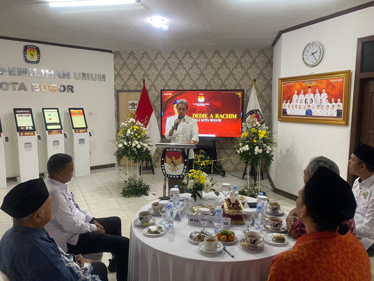 Walikota Bogor Luncurkan Program Podcast di KPU Kota Bogor