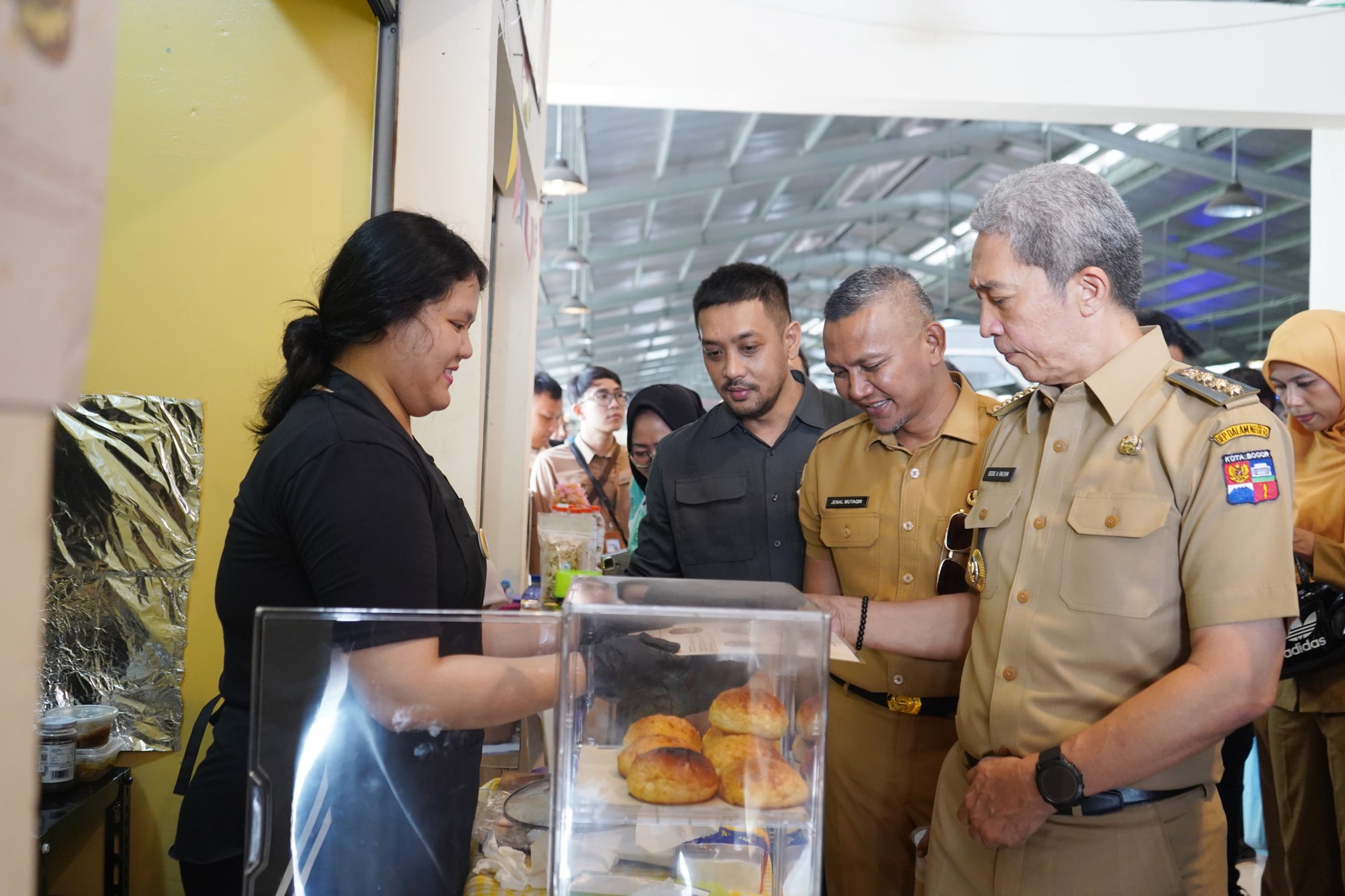 Tinjau Pasar Jambu Dua Walikota dan Wakil Walikota Serta Ketua Komisi II DPRD Memastikan Pedagang dan Pembeli Nyaman
