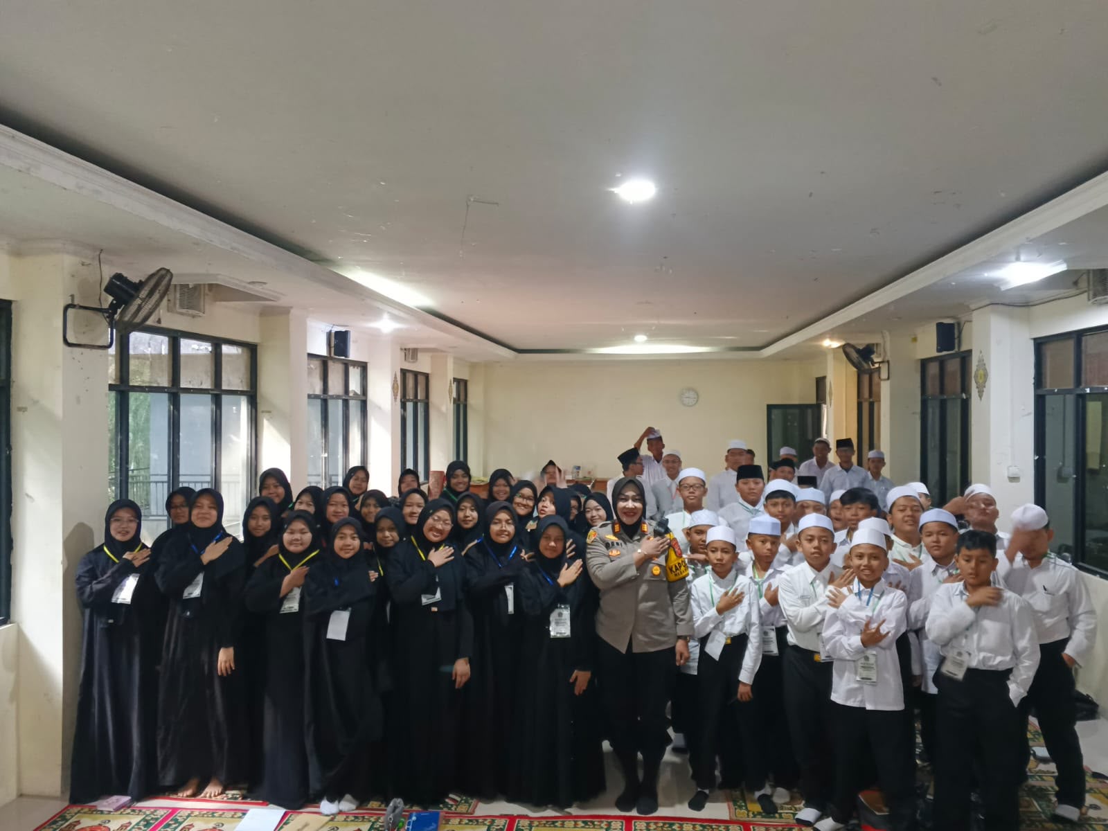 Kapolsek Megamendung Terjun Langsung Beri Materi Dalam Giat MPLS Pelajar SMP Dan SMA Diwilayah Hukum Kecamatan Megamendung, Cegah dan Hindari NAPZA Penyalahgunaan Narkotika, Psikotropika dan Zat Adiktif Lainnya Baik Diketahui Pelajar Sejak Dini*