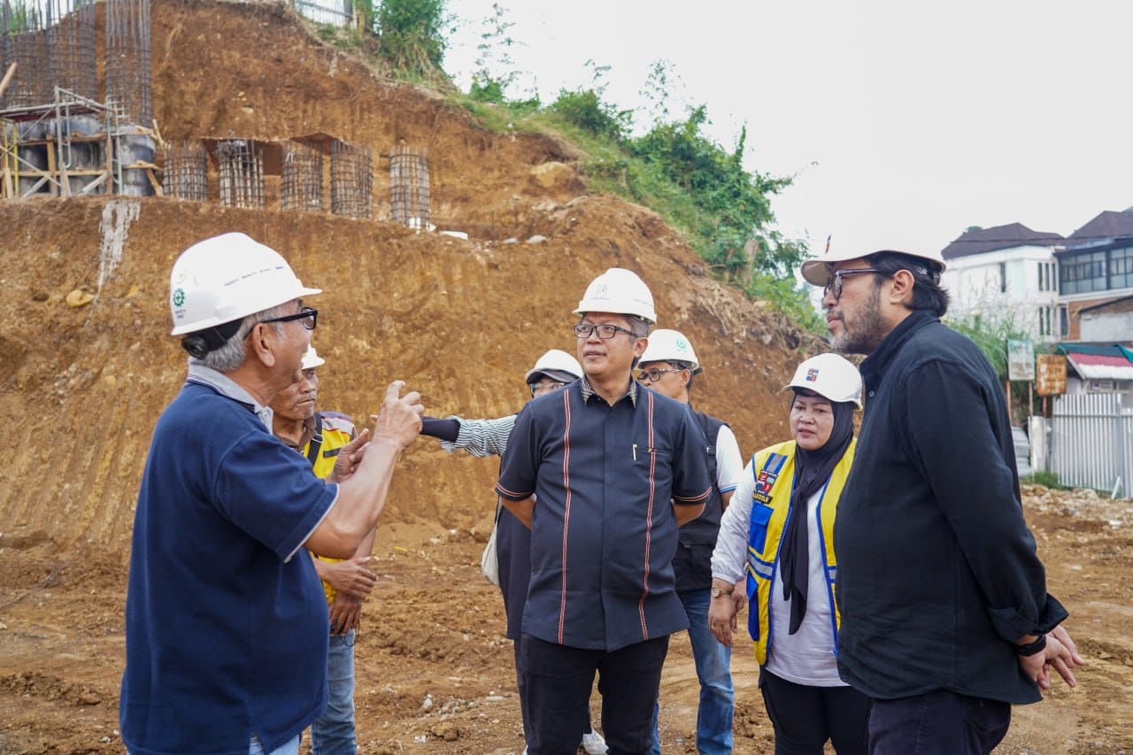 Dadang Iskandar Danubrata Dampingi Wakil Ketua DPRD Jabar Tinjau Pembangunan Jalan Batutulis